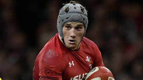 Jonathan Davies returns to Wales XV for Scotland