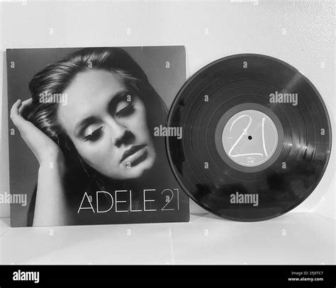 Adele 21 album hi-res stock photography and images - Alamy