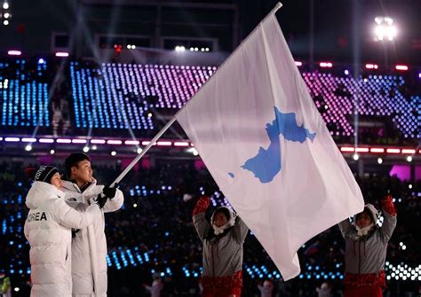 Korean unity, historic handshake as Pyeongchang Winter Olympics open ...