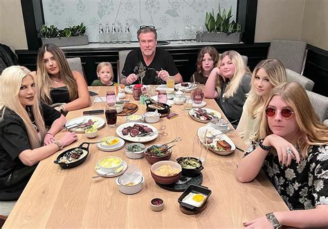 Tori Spelling, Dean McDermott enjoy dinner after divorce rumors