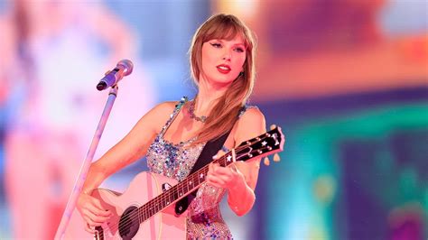 Taylor Swift Fans, This Museum Is Hiring a Swiftie Adviser | Glamour UK