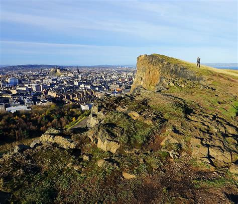 Guide to Hiking Arthur's Seat in Edinburgh - Mint Notion