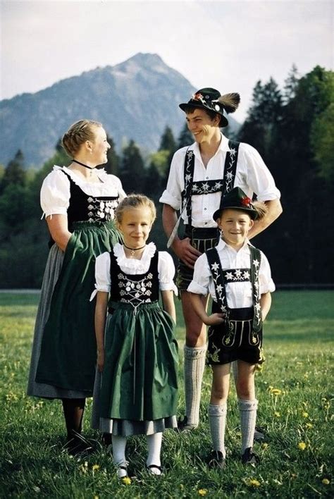 Germany & Austrian Typical dirndl skirted pinafores for the women and ...