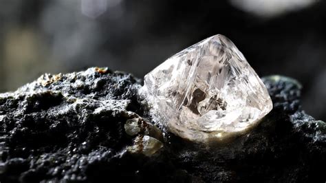 Electric fields deep in Earth’s mantle helps diamond crystallise | Research | Chemistry World