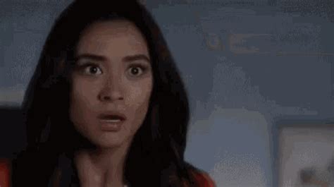 Pretty Little Liars GIF - Pretty Little Liars - Discover & Share GIFs