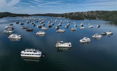 Photos show dramatic difference in water levels at Lake Oroville from ...