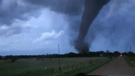 Andover, Kansas hit by large tornado Friday