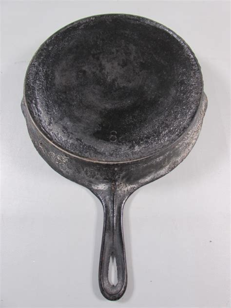 Lot Detail - 4 CAST IRON SKILLETS