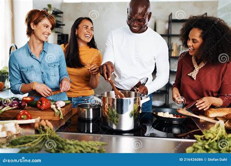 Diverse Friends Cooking Together Stock Photo - Image of eating, counter ...