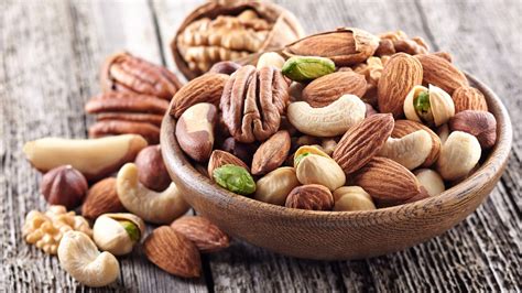 5 nuts you must eat for weight loss | HealthShots