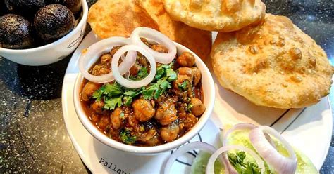 Chole Bhature - The classic evergreen dish - Hogr Blog