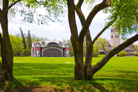 Exploring Assiniboine Park in Winnipeg, Canada - Wander The Map