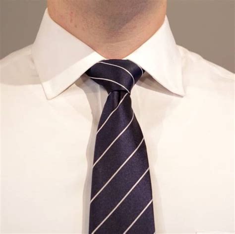 How to Tie a Half Windsor Knot - The Modest Man