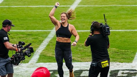 Laura Horvath Wins 2022 Rogue Invitational Women's CrossFit Competition | BarBend