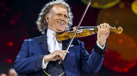 André Rieu, el ‘Rey del vals’, vuelve a pasear su carisma por España