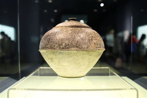 Ceramics in Shanghai Museum 20-17 Editorial Stock Image - Image of museum, years: 148729614