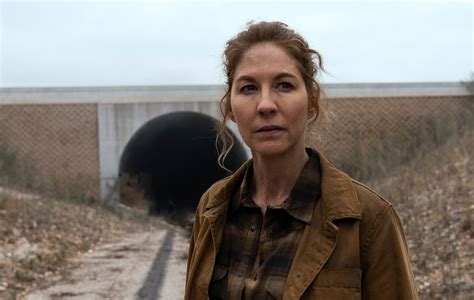 ‘Fear The Walking Dead’ star Jenna Elfman discusses brutal twist in ...