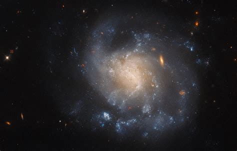 Hubble Space Telescope Spies Stunning Spiral Galaxy | Sci.News