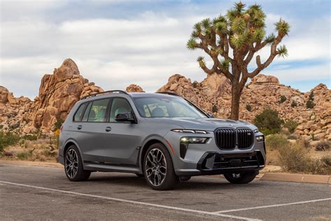 2023 BMW X7 Review: iDrive Wow Factor and Better Fuel Efficiency | GearJunkie