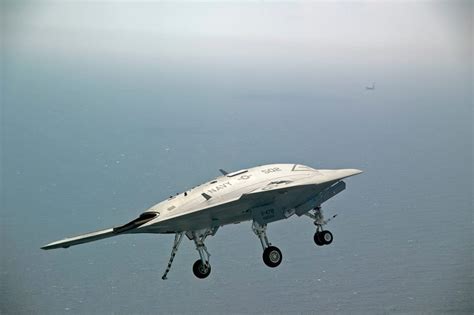 X-47B UCAV drone decided to abort landing attempt on aircraft carrier ...