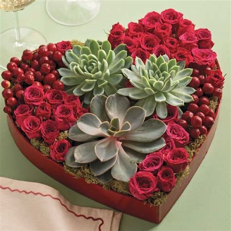 Pin by La figlia dei fiori on Cuore | Valentine flower arrangements ...