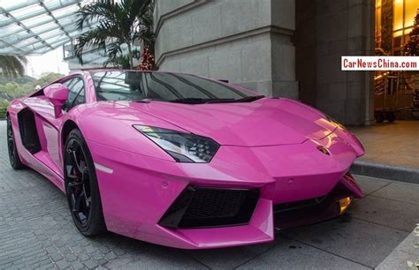 Lamborghini Aventador is Shiny Pink in China