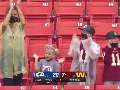 VIDEO: Alex Smith's Family Give Standing Ovation After First Play - Business Insider