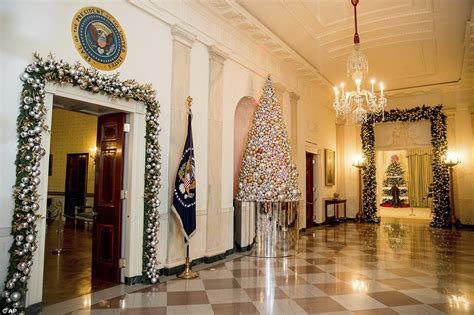 White House Christmas theme: 'The Gift of the Holidays' | Daily Mail Online