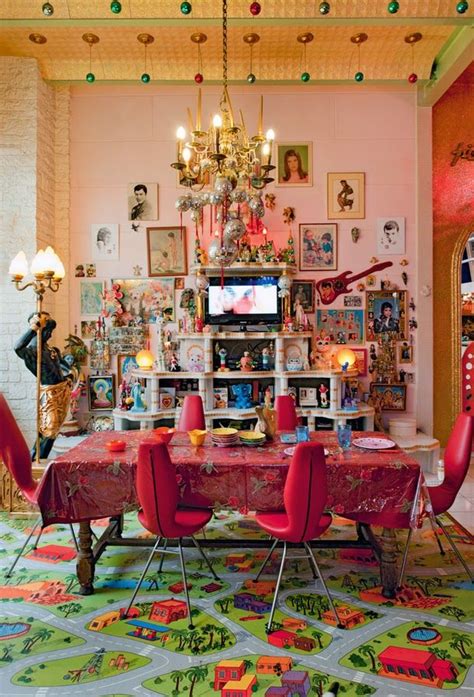 Casa Mega Kitsch em Paris | Bohemian dining room decor, Retro home, Retro home decor