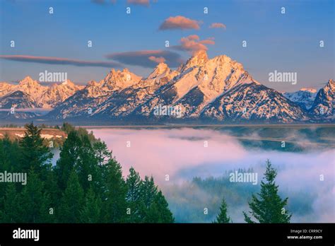 Sunrise at the Snake River Overlook in Grand Teton National Park in ...