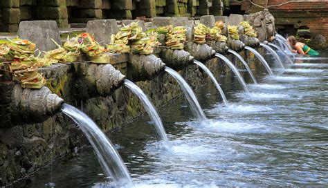 Tempat Wisata Di Bali : Pura Tirta Empul - Tampak Siring