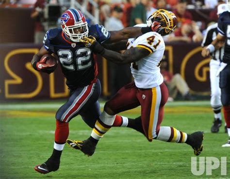 Photo: Buffalo Bills' running back Fred Jackson runs against Redskins ...