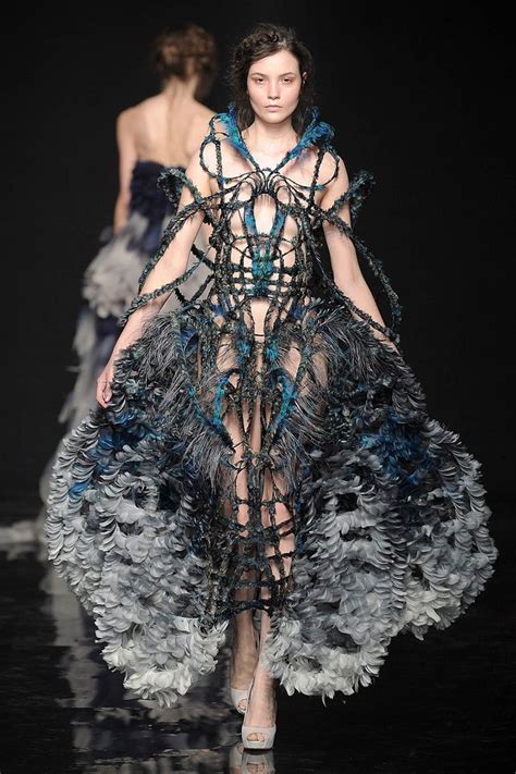 Avant Garde Beauty! | Sculptural fashion, Couture fashion, Weird fashion