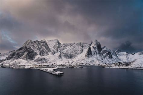 Reinebringen Hike in Winter: Don't risk your life | Guide to Lofoten