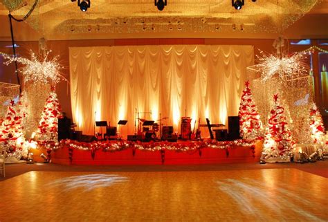 Christmas stage ~ #party #decor #christmas #trees #lights | Christmas ...