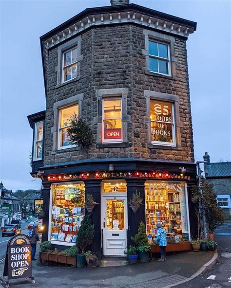 Old Bookshop in BuxtonEngland | Lugares de europa, Fachadas de tiendas ...