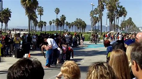 Venice Beach entertainment - YouTube