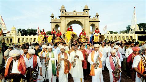 Dasara elephants accorded ceremonial welcome at Mysore Palace - Star of ...