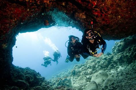 Sukeltaminen Koh Phi Phi Thaimaassa - The Adventure Club | Cave diving, Scuba diving, Diving