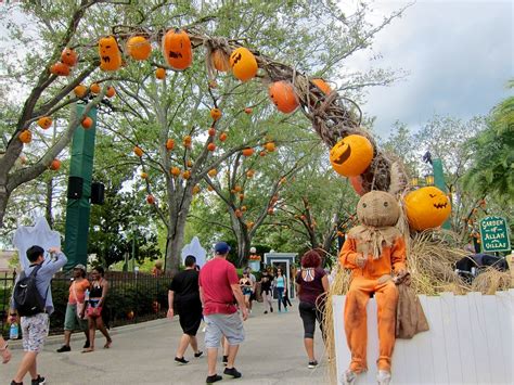 Halloween Decorations At Universal Studios | Decorations for… | Flickr