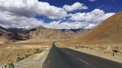 Magnetic Hill Ladakh-Complete Travel Guide HikerWolf