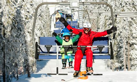 Kid's ski lessons: group or private lessons?