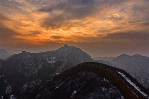 Wondrous winter sunrise and sunset at Jinshanling Great Wall(1/8)