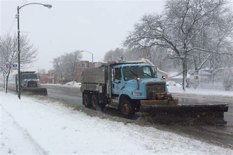 City Deploys 210 Snowplows In Response To Chicago's First Snow ...