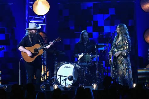 Chris Stapleton Draws Standing Ovation for 'Broken Halos' at CMAs