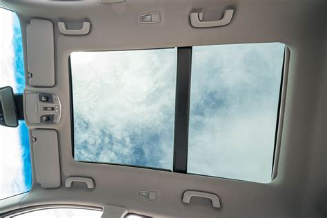 How to open/close panoramic sunroof on Hyundai Tucson