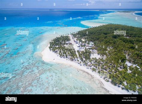 Aerial of Palmerston Island, Cook Islands Stock Photo - Alamy