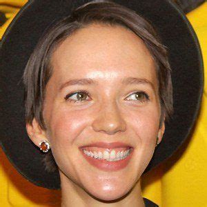 Zoe Buckman - Bio, Facts, Family | Famous Birthdays