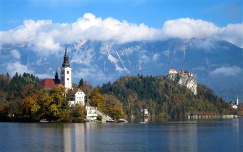 Lake Bled castle and church in Slovenia | Map and location » Tripfreakz.com