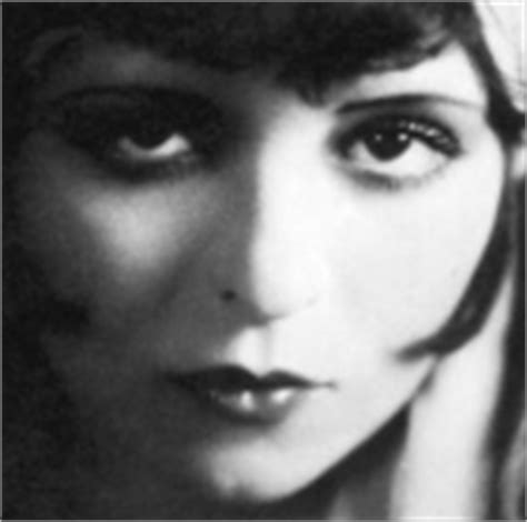 1920s Makeup: Vintage Glam